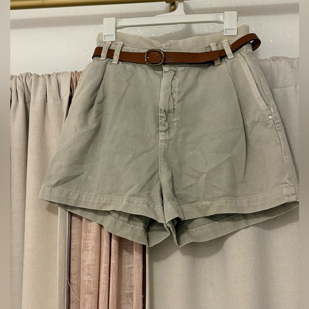 ZARA Paperbag Waist Shorts with Belt – Size 6